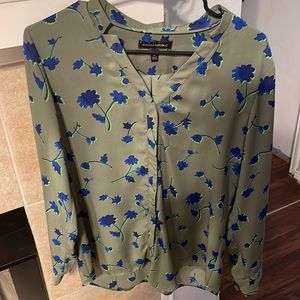 Banana Republic size small button down blouse